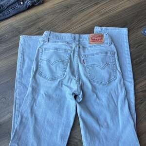 Levi's 724 High Rise Straight Women's Jeans - Light Wash